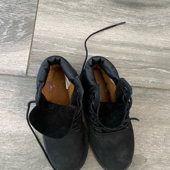 Timberland boots for kids.Used like new.number 10.Black - Picture 2 of 4
